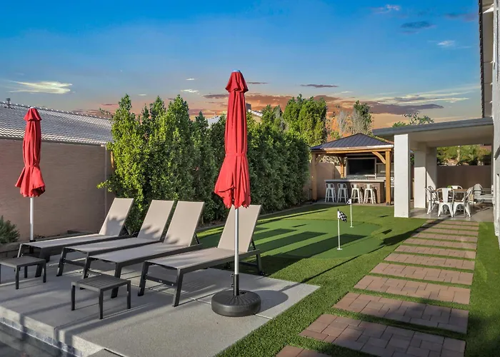 New! Luxe Vacation Retreat - Heated Pool, Putting * Peoria