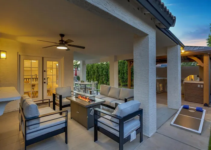 New! Luxe Vacation Retreat - Heated Pool, Putting Peoria