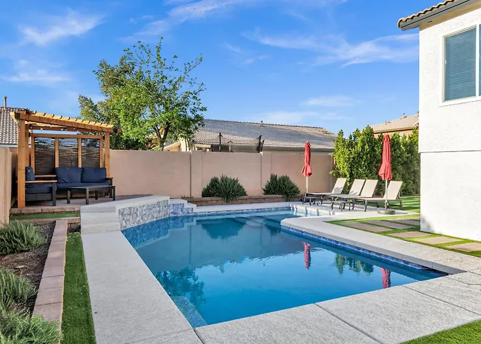 Holiday home New! Luxe Vacation Retreat - Heated Pool, Putting
