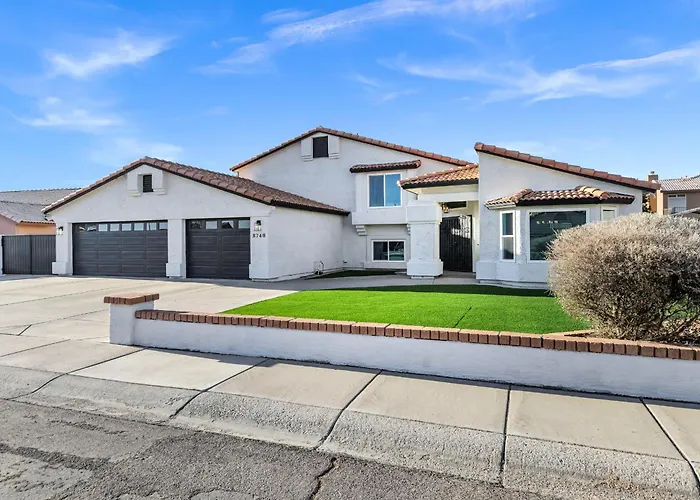 Holiday home New! Luxe Vacation Retreat - Heated Pool, Putting *