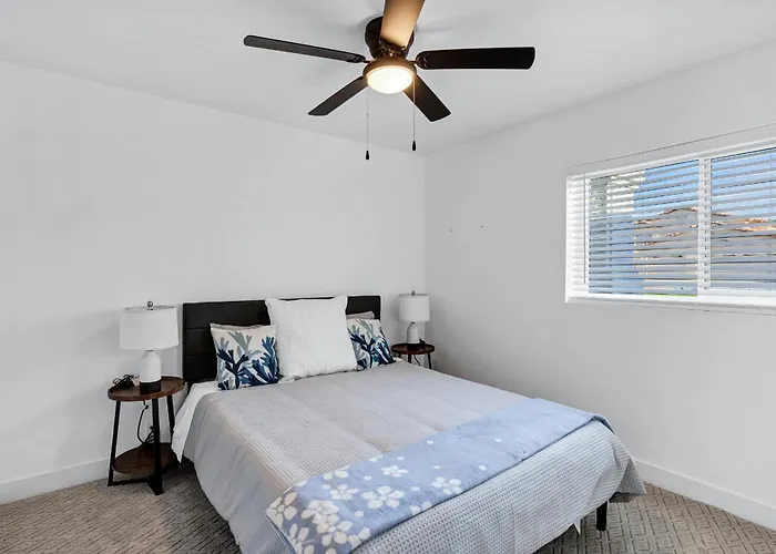 New! Luxe Vacation Retreat - Heated Pool, Putting *