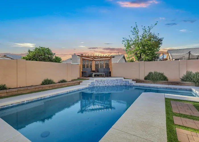 New! Luxe Vacation Retreat - Heated Pool, Putting *